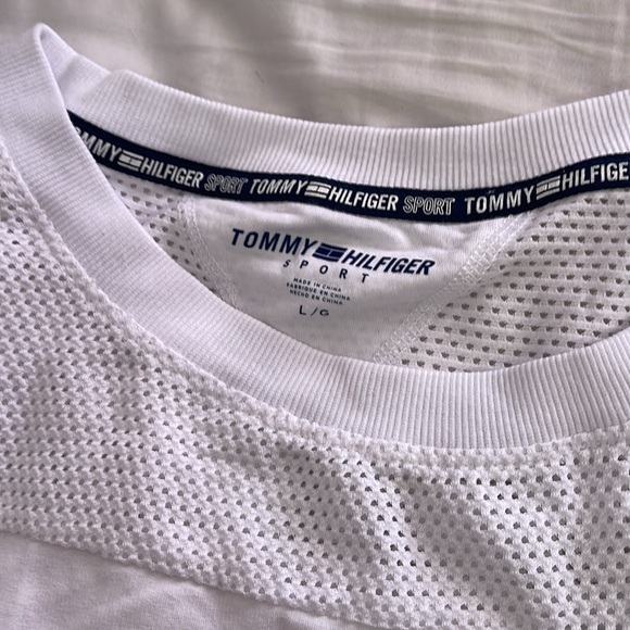TOMMY HILFIGER AND OAKLEY WORKOUT SHIRTS - Picture 4 of 6